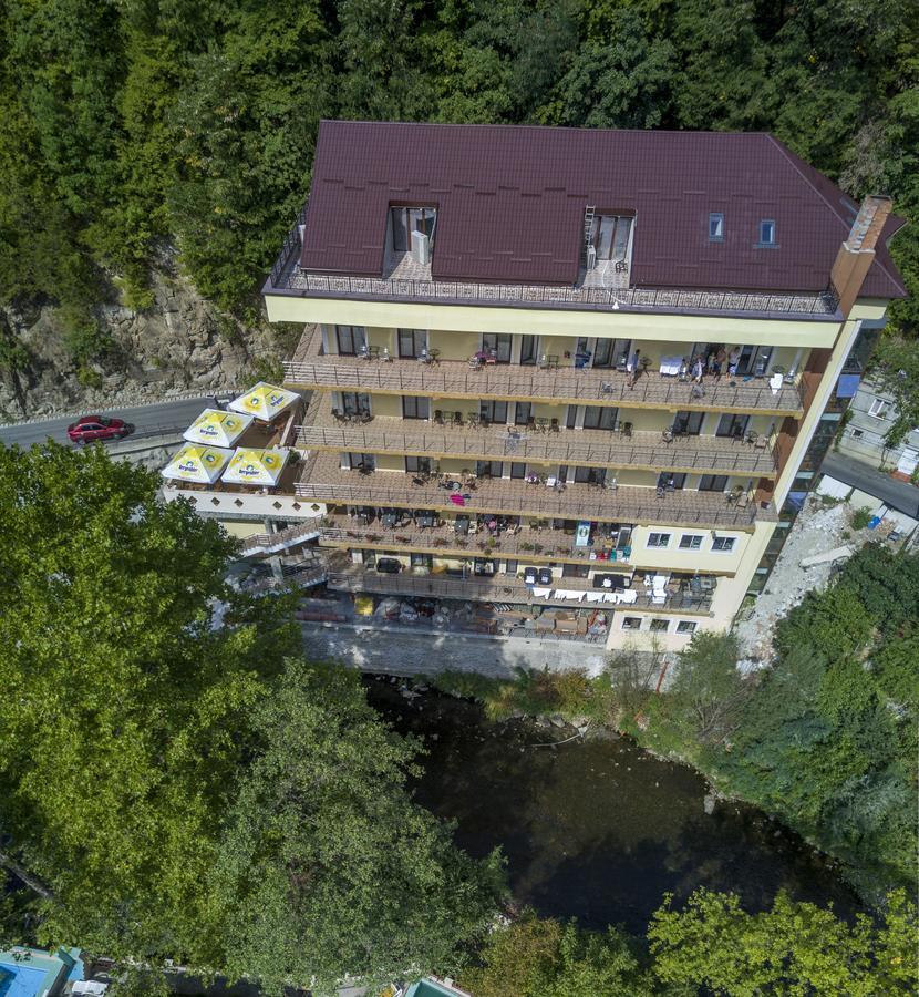 Hotel Holiday Maria Băile Herculane Exteriör bild
