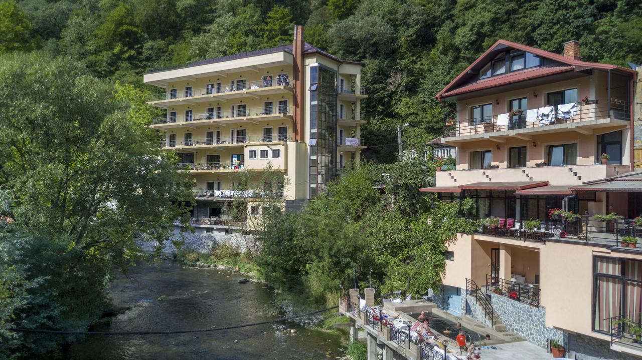Hotel Holiday Maria Băile Herculane Exteriör bild
