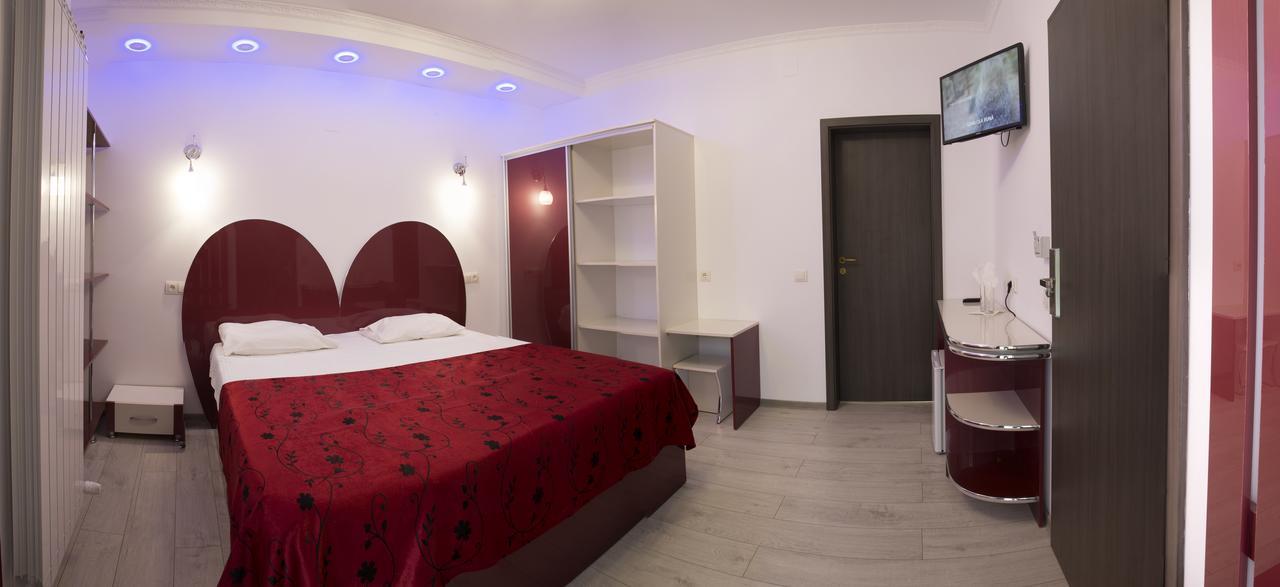 Hotel Holiday Maria Băile Herculane Exteriör bild