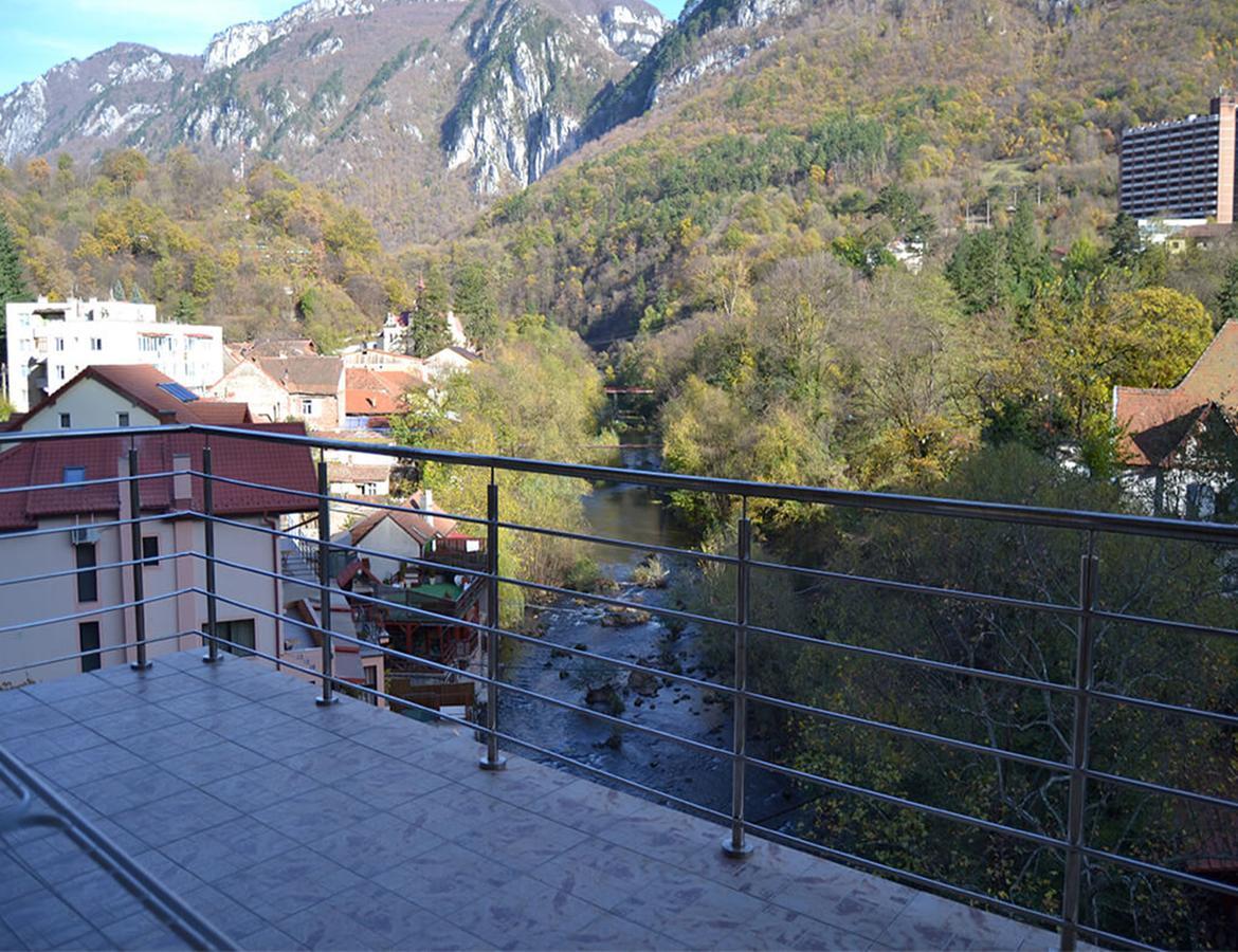 Hotel Holiday Maria Băile Herculane Exteriör bild