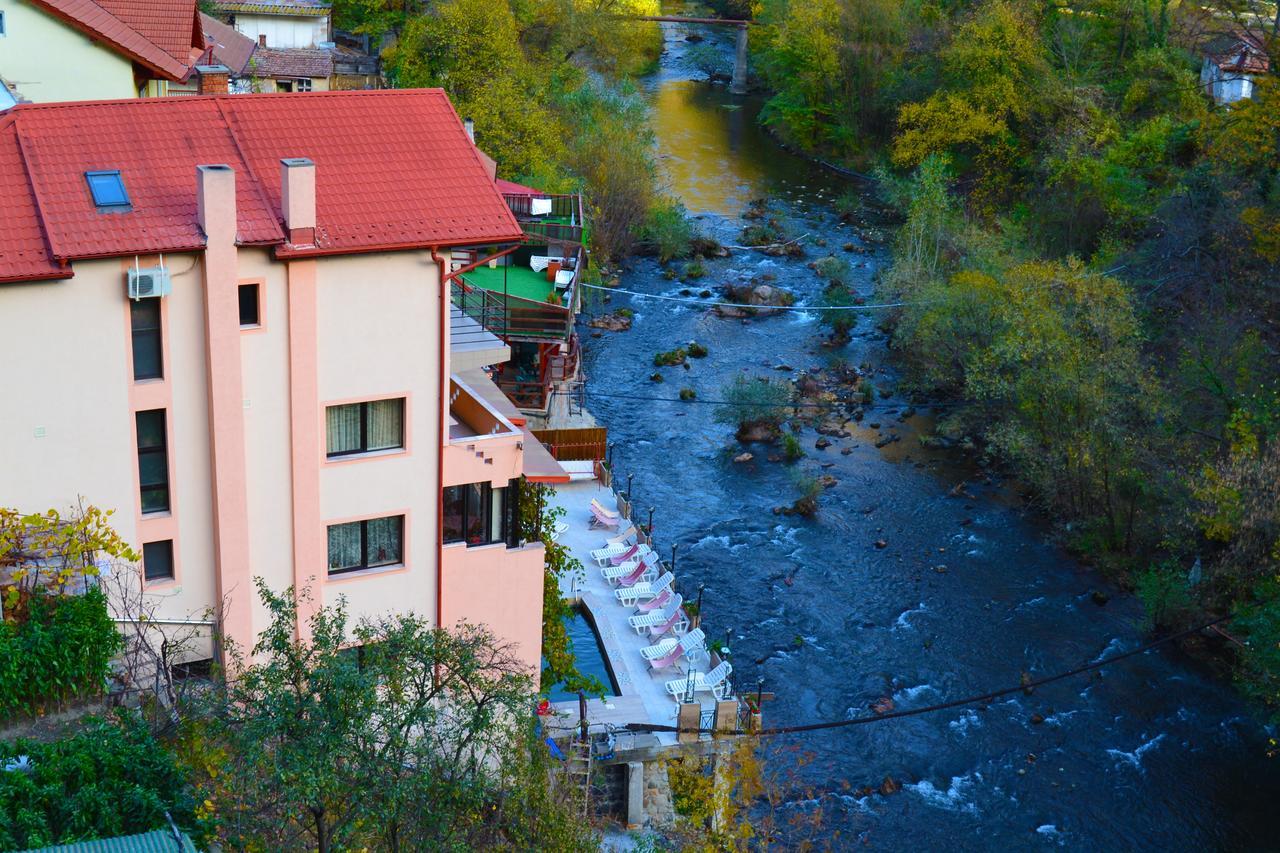 Hotel Holiday Maria Băile Herculane Exteriör bild