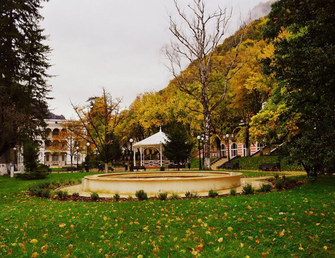 Hotel Holiday Maria Băile Herculane Exteriör bild