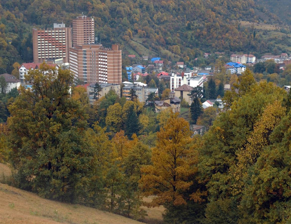 Hotel Holiday Maria Băile Herculane Exteriör bild