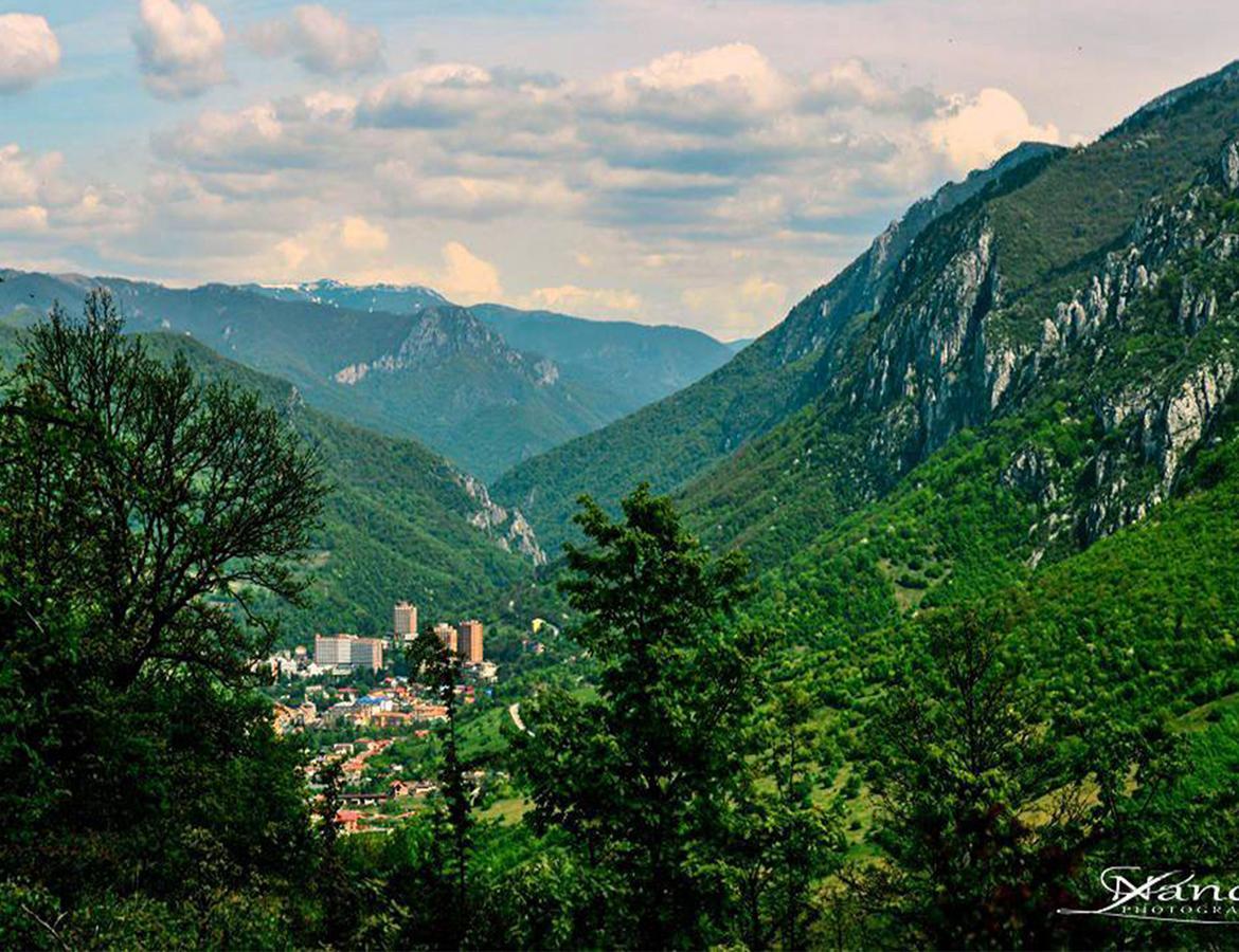 Hotel Holiday Maria Băile Herculane Exteriör bild