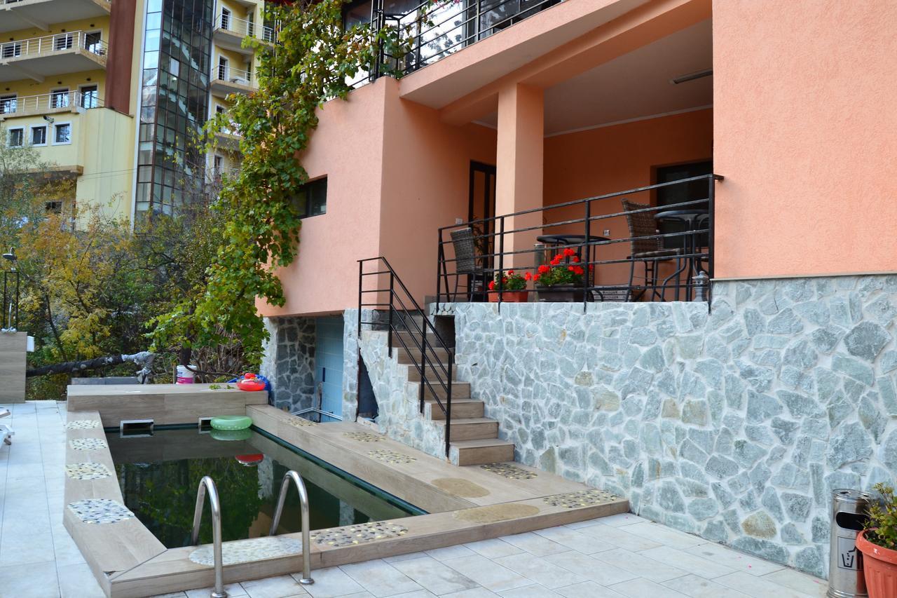 Hotel Holiday Maria Băile Herculane Exteriör bild