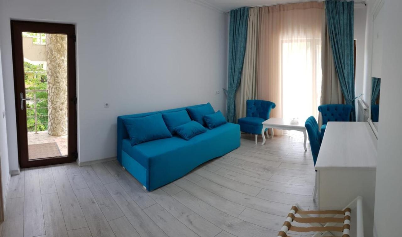 Hotel Holiday Maria Băile Herculane Exteriör bild