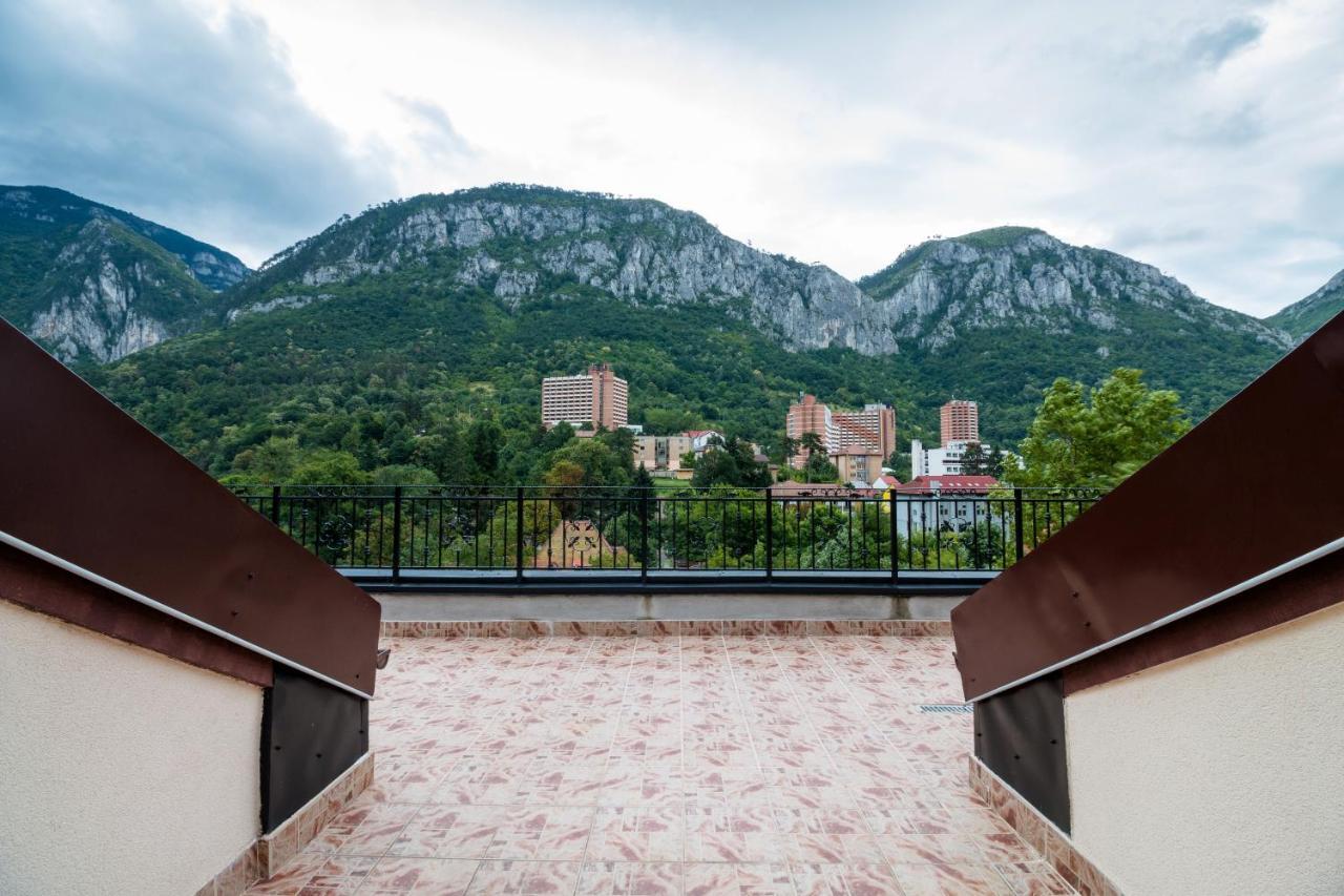 Hotel Holiday Maria Băile Herculane Exteriör bild